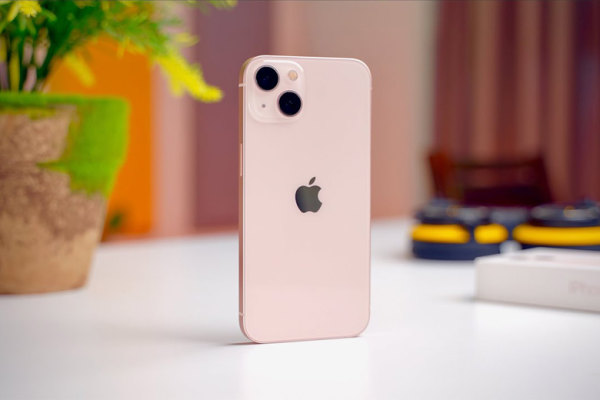 Siêu phẩm của phái đẹp iPhone 13 màu hồng giá bao nhiêu? 
