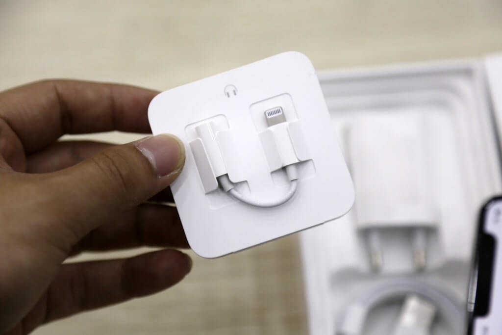 iphone-x-mo-hop_1579250546 mo hop iphone x