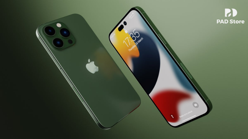 Kỹ thuật viên tiếp nhận iPhone 14 Pro Max bị lỗi màn hình từ khách hàng.