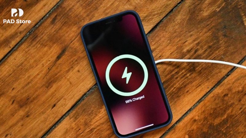 Sử dụng sạc không chính hãng có thể gây hỏng cụm sạc iPhone 11
