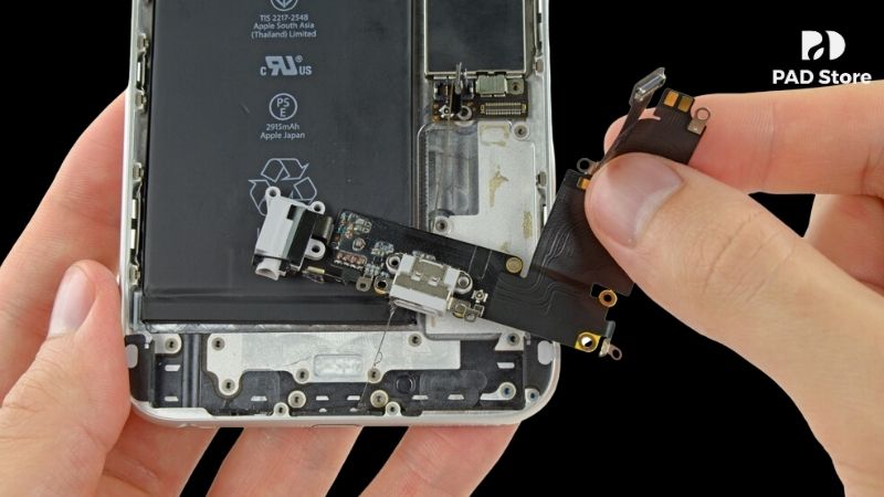 PAD Store cam kết mang đến dịch vụ thay cụm sạc iPhone X uy tín với mức giá cạnh tranh