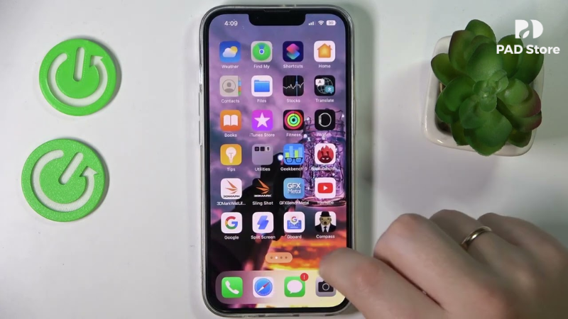 Việc cố gắng sử dụng một chiếc iPhone 14 Plus với màn hình bị hỏng không chỉ ảnh hưởng đến trải nghiệm sử dụng mà còn tiềm ẩn nhiều rủi ro