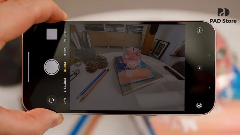 Hình ảnh bị mờ, không đúng màu là dấu hiệu cho thấy camera iPhone 13 Pro của bạn đang gặp trục trặc.