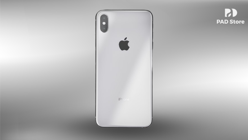 Kỹ thuật viên tiến hành thay camera mới chính hãng Apple