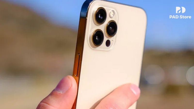 Việc nhận biết các dấu hiệu cho thấy iPhone 12 Pro Max của bạn cần thay cụm sạc mới là vô cùng quan trọng
