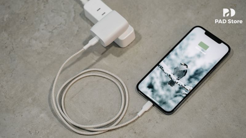 iPhone bị nóng bất thường khi sạc là dấu hiệu cần thay cụm sạc