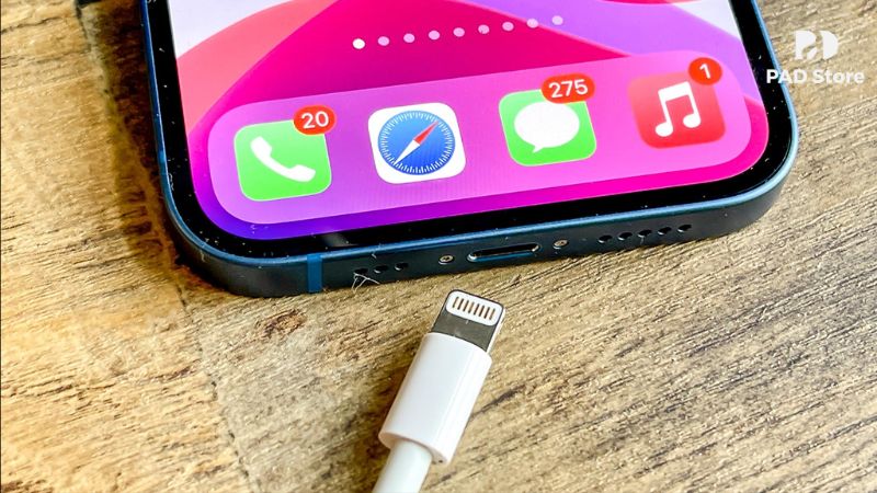 iPhone không thể sạc pin, sạc pin chập chờn là dấu hiệu cần thay cụm sạc