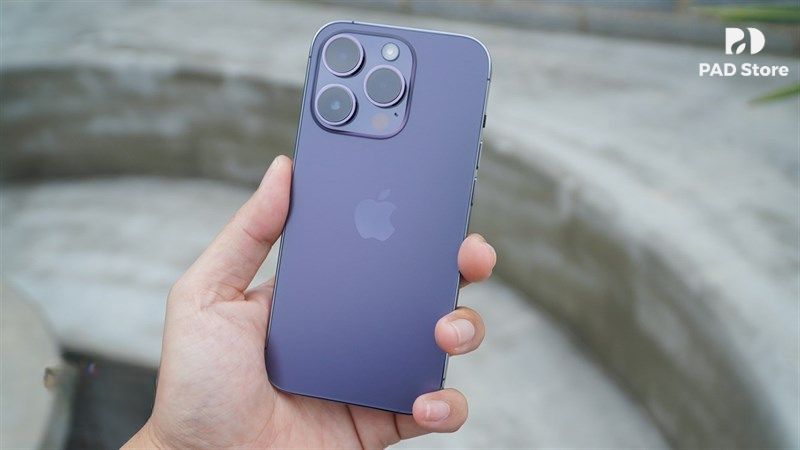 Việc sử dụng bộ sạc không chính hãng, không đảm bảo chất lượng có thể gây ra xung đột điện áp, làm hỏng cụm sạc