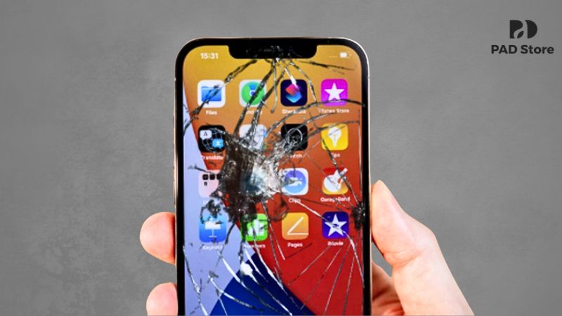 Các vết nứt không chỉ gây mất thẩm mỹ mà còn ảnh hưởng trực tiếp đến khả năng hiển thị và thao tác cảm ứng.
