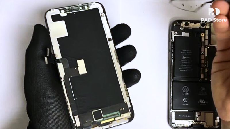 Đội ngũ kỹ thuật viên PAD Store chuyên nghiệp, được đào tạo bài bản và có chuyên môn cao trong lĩnh vực sửa chữa thiết bị di động.