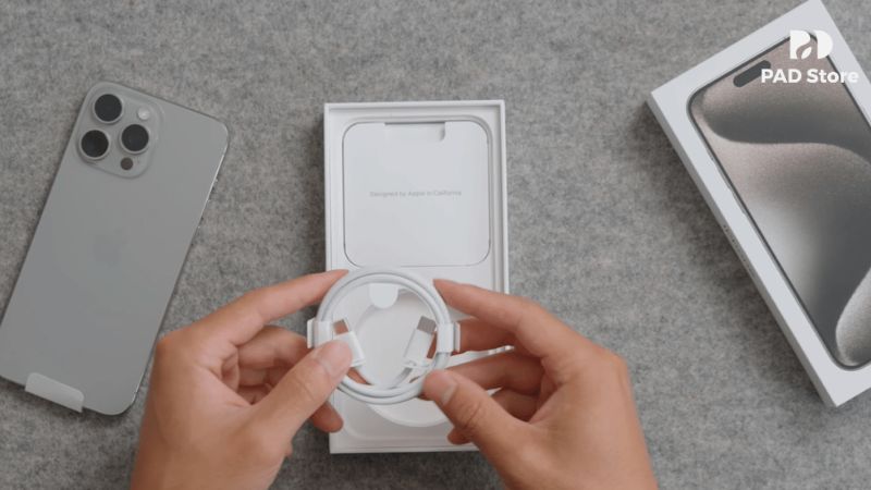 Việc quan sát kỹ hình thức bên ngoài từ vỏ hộp đến phụ kiện cũng giúp phân biệt các loại iPhone