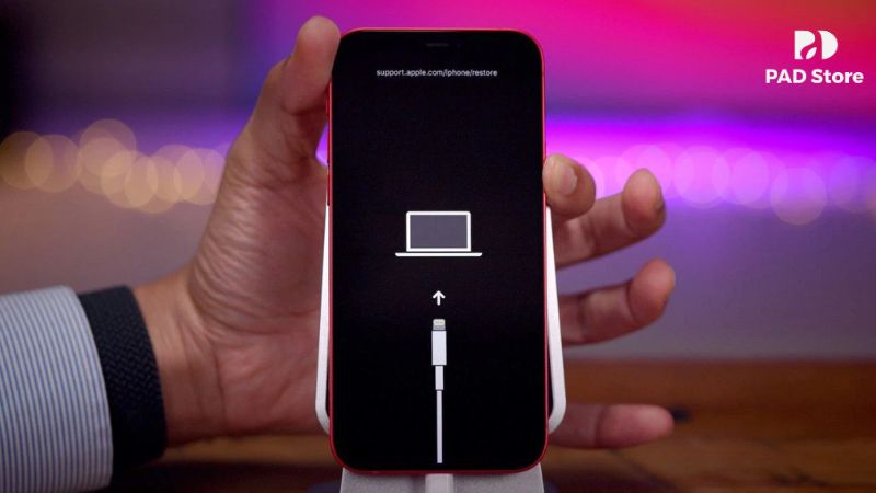iPhone 15 Pro Max bị rơi rớt, va đập mạnh có thể làm biến dạng cổng sạc