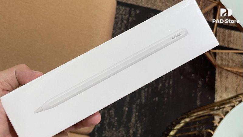 Apple Pencil 2 mang đến sự cải tiến về thiết kế với cạnh phẳng giúp gắn từ tính trực tiếp vào iPad
