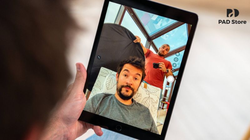 iPad Gen có camera sau 8MP với khả năng quay video Full HD