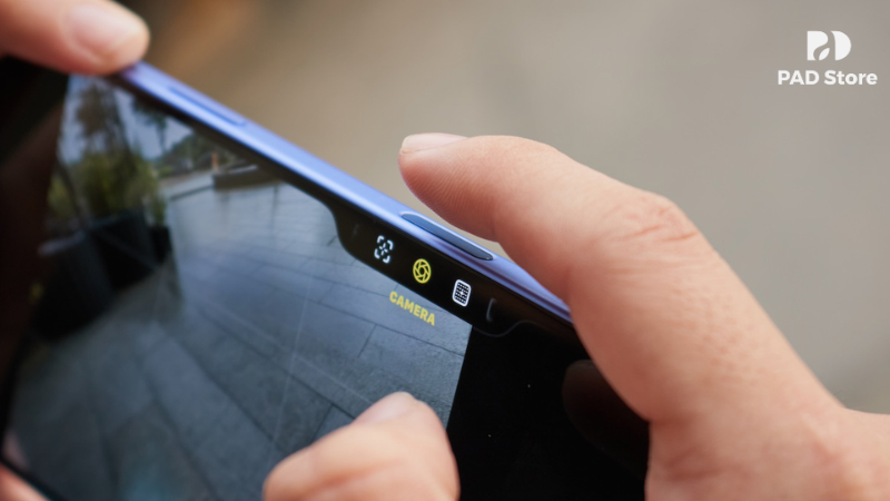 Tùy vào cách tác động lực và thời gian giữ, nút Camera Control iPhone 16 sẽ thực hiện những nhiệm vụ khác nhau