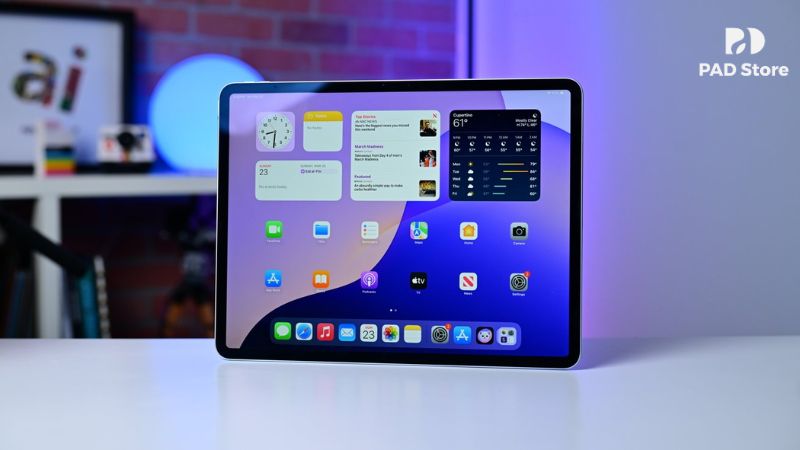 Khi sử dụng thực tế, màn hình 13 inch cho phép chia đôi cửa sổ ứng dụng