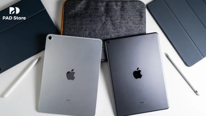 Thiết kế tổng thể của cả hai dòng máy đều đi theo ngôn ngữ phẳng hiện đại
