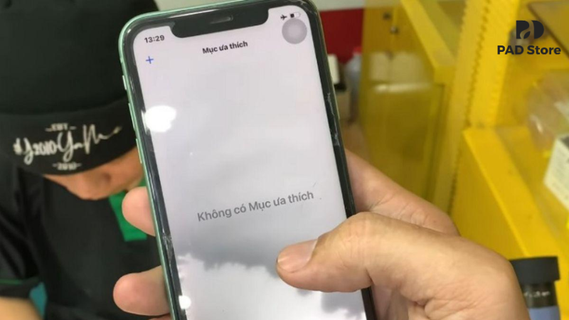 Màn hình xuất hiện các vết ố, đốm sáng hoặc các sọc màu bất thường