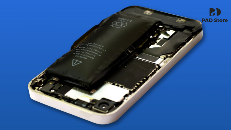 Màn hình có dấu hiệu bị đẩy lên cao hoặc xuất hiện các vết hở giữa khung viền