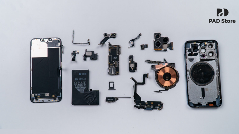 Quy trình thay pin iPhone chính hãng được thực hiện theo các bước nghiêm ngặt