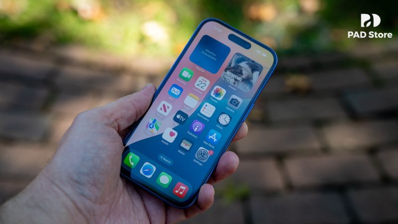 Toàn bộ dòng iPhone 16 đều sử dụng cổng kết nối USB-C, và sạc 20W chính hãng Apple được thiết kế khớp hoàn toàn