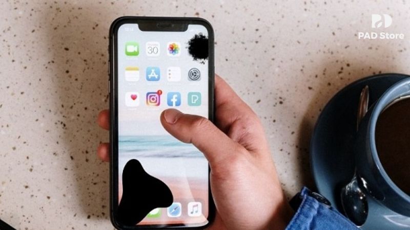 Chấm đen nhỏ cố định trên iphone