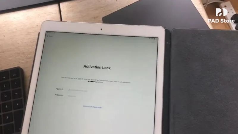 Chủ cũ đã kích hoạt chế độ Lost Mode, khiến iCloud vẫn gắn cứng với thiết bị dù máy đang ở bất cứ đâu