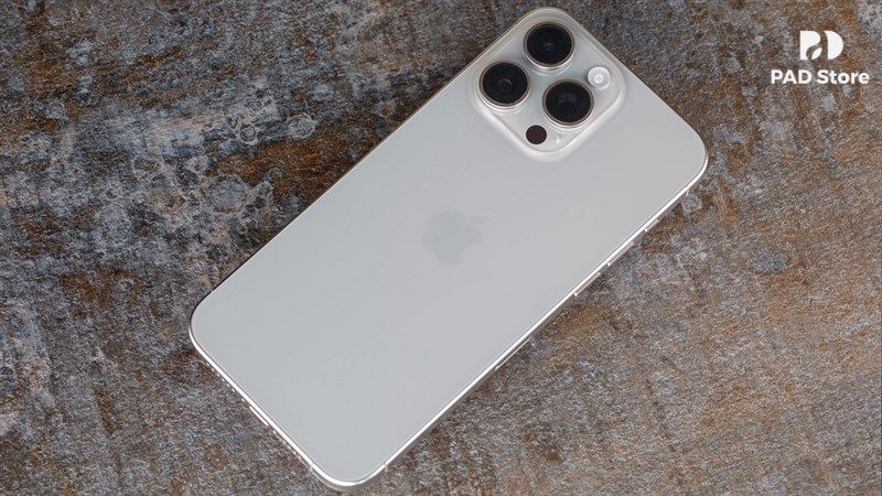 Khi theo dõi diễn biến giá iphone 15 pro max hiện tại, người dùng dễ dàng nhận thấy biên độ điều chỉnh đã chạm đến vùng giá cân bằng nhất kể từ ngày đầu ra mắt