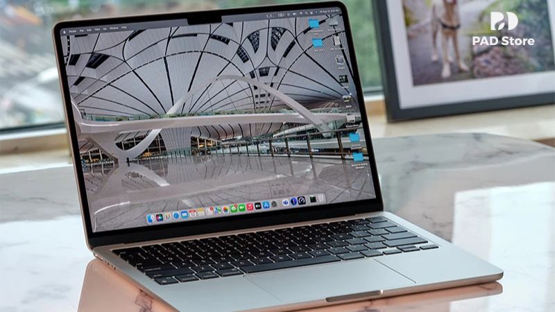 Thân máy phẳng siêu mỏng nhẹ cùng bốn tùy chọn màu sắc cá tính